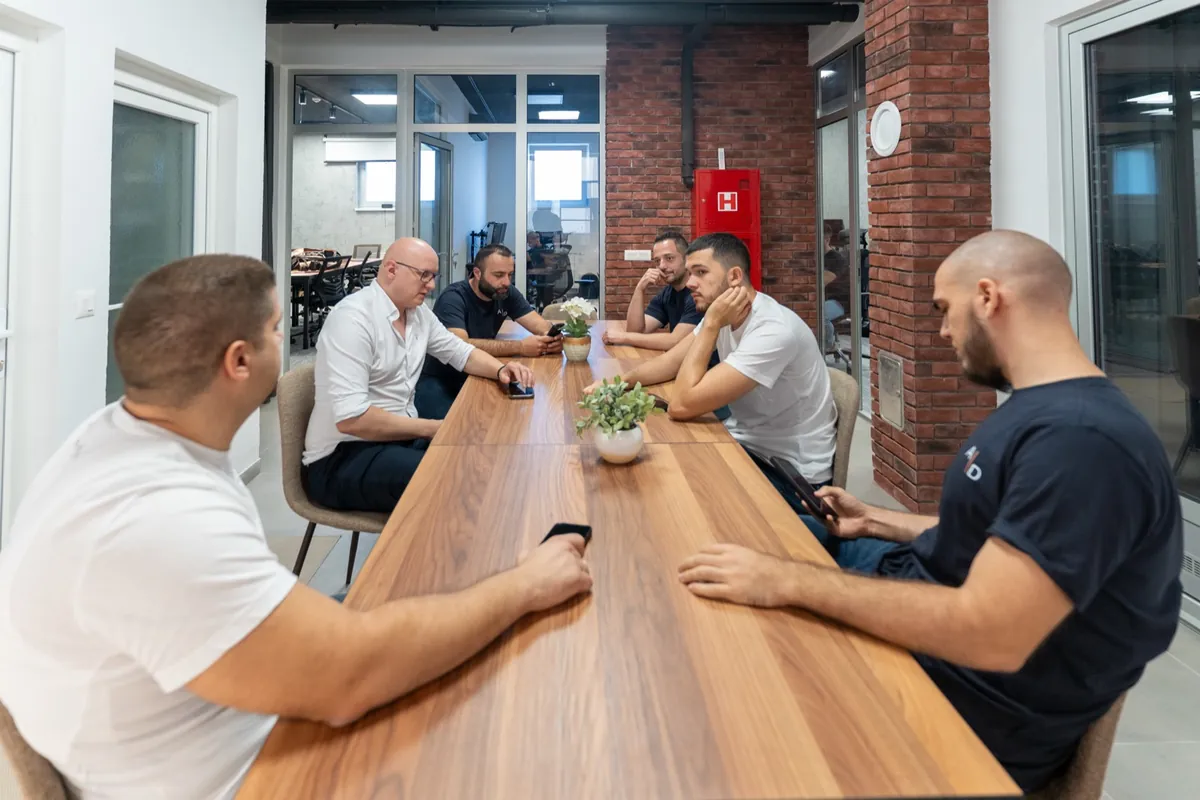 The team around the long table